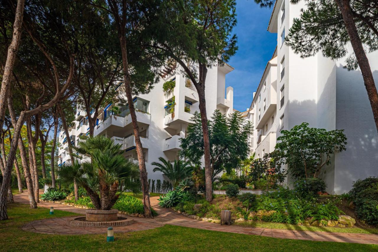 Modern Apartment - 2 Bedrooms, Beachside - Puerto Banus Marbella Exterior foto